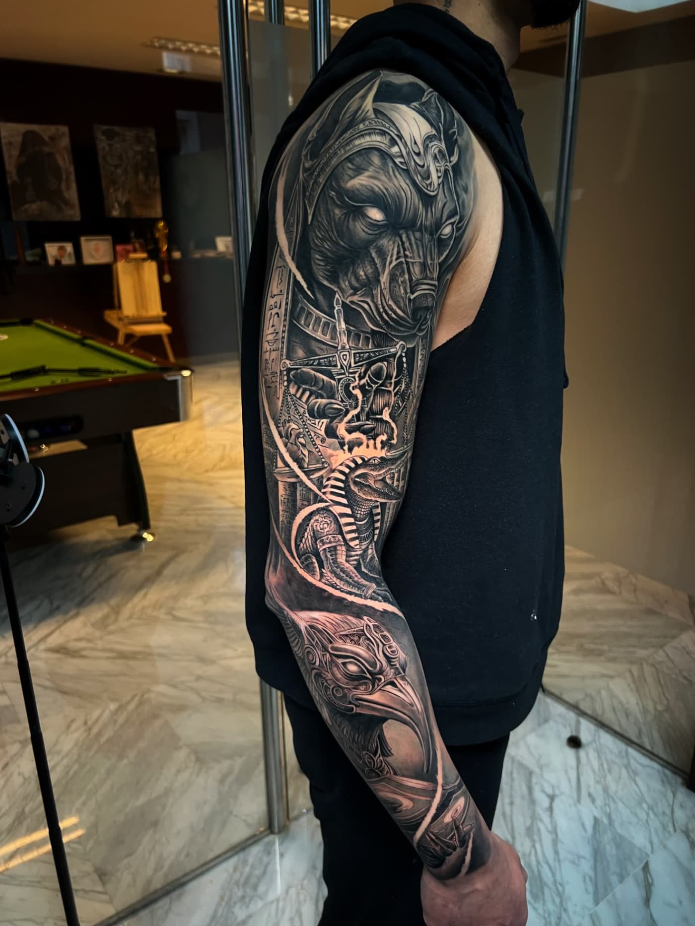 Manga realista con oso y reloj, tatuaje realismo en Almassora